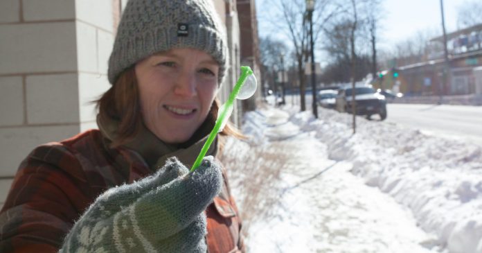 We Tried 5 Cold-Weather Experiments. Instant Slushies, Frozen Bubbles and More.