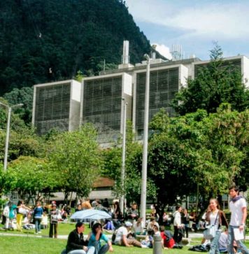 Coursera and Uniandes Announce Software Engineering Master: the First MOOC-Based Degree Taught in Spanish Coursera and Uniandes Announce Software Engineering Master: the First MOOC-Based Degree Taught in Spanish