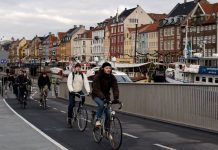 Lesson of the Day: ‘The City That Cycles With the Young, the Old, the Busy and the Dead’ Lesson of the Day: ‘The City That Cycles With the Young, the Old, the Busy and the Dead’