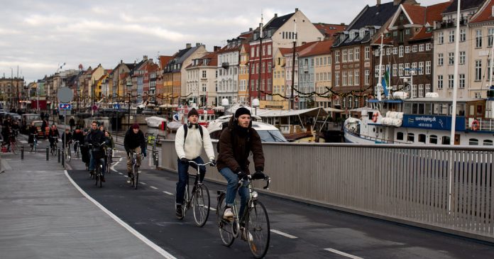 Lesson of the Day: ‘The City That Cycles With the Young, the Old, the Busy and the Dead’