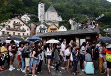 Is There a ‘Right Way’ to Be a Tourist? Is There a ‘Right Way’ to Be a Tourist?