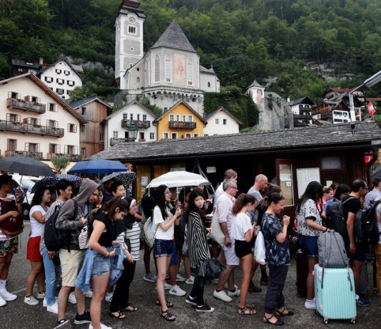 Is There a ‘Right Way’ to Be a Tourist? Is There a ‘Right Way’ to Be a Tourist?