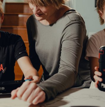 Should the Adults in Your Life Be Worried by How Much You Use Your Phone? Should the Adults in Your Life Be Worried by How Much You Use Your Phone?