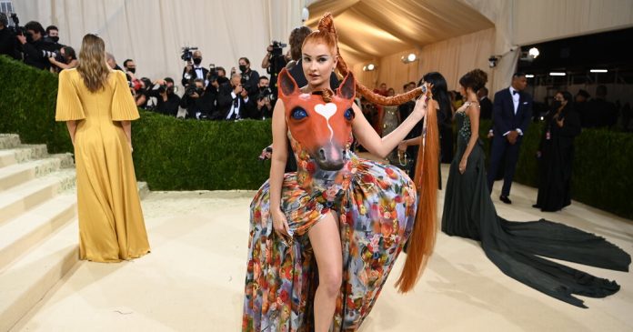 Flamboyant Fashion Flamboyant Fashion
