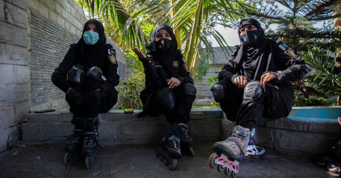 What’s Going On in This Picture? | May 23, 2022