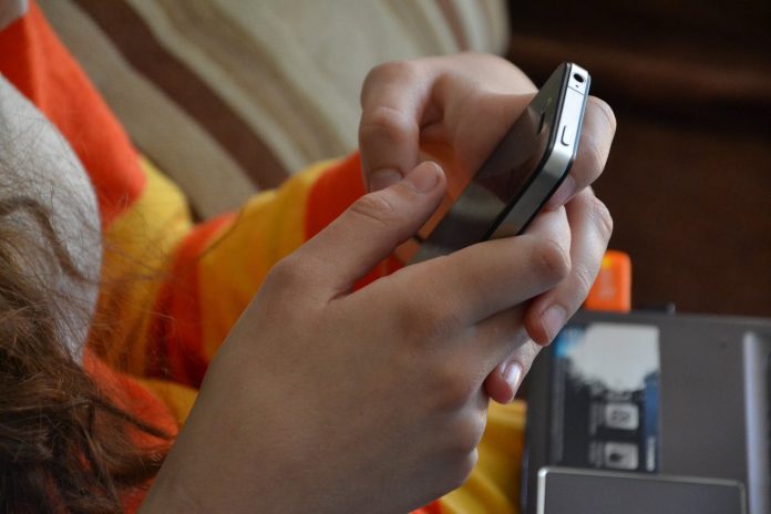 GUEST POST: Smartphone Learning: When Students Should Use it, and When to Avoid it!