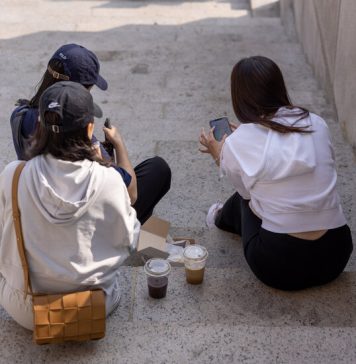 Does Social Media Harm Young Peoples’ Mental Health? Does Social Media Harm Young Peoples’ Mental Health?