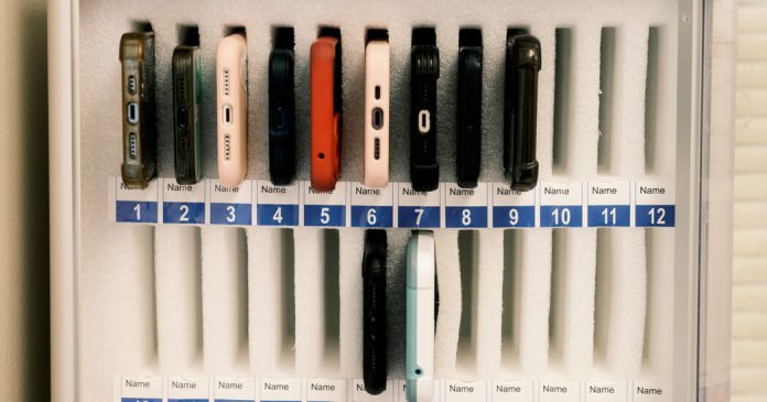 Should Schools Ban Cellphones?