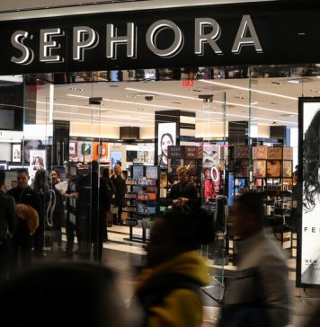 What Teens Are Saying About Age Limits for Anti-Aging Skin Care What Teens Are Saying About Age Limits for Anti-Aging Skin Care